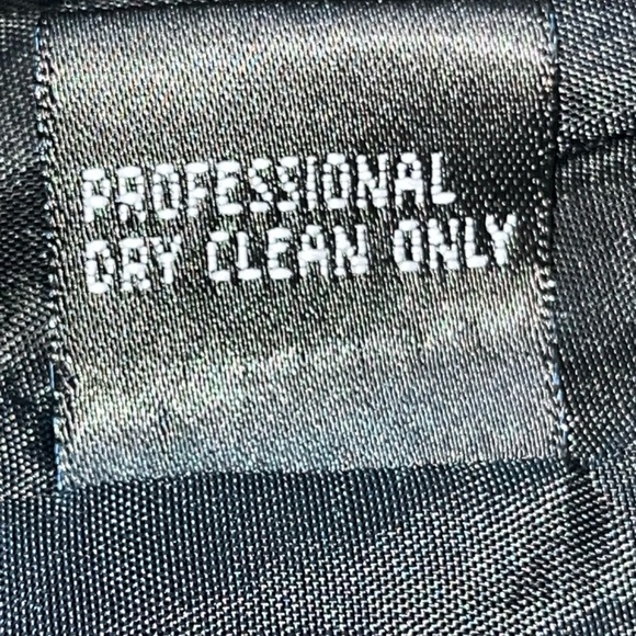 Vintage Black Velvet Gorgeous Lined Tailored And Fitted Button Front Jacket - Picture 14 of 15